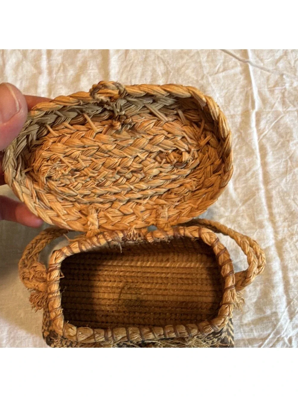 Vintage Handwoven Basket Purse Natural Fiber Geometric Tassel Shoulder Bag